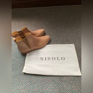 Nisolo Everyday Chelsea Boot (Almond)